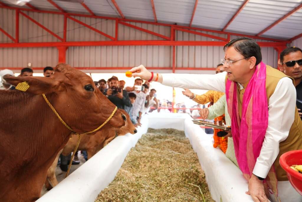 खटीमा में मुख्यमंत्री पुष्कर सिंह धामी ने नवनिर्मित गौशाला का लोकार्पण किया