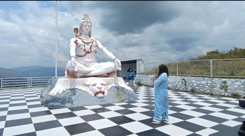मटोगी गांव की पहाड़ी चोटी पर स्थित ध्यान धारेश्वर महादेव मंदिर