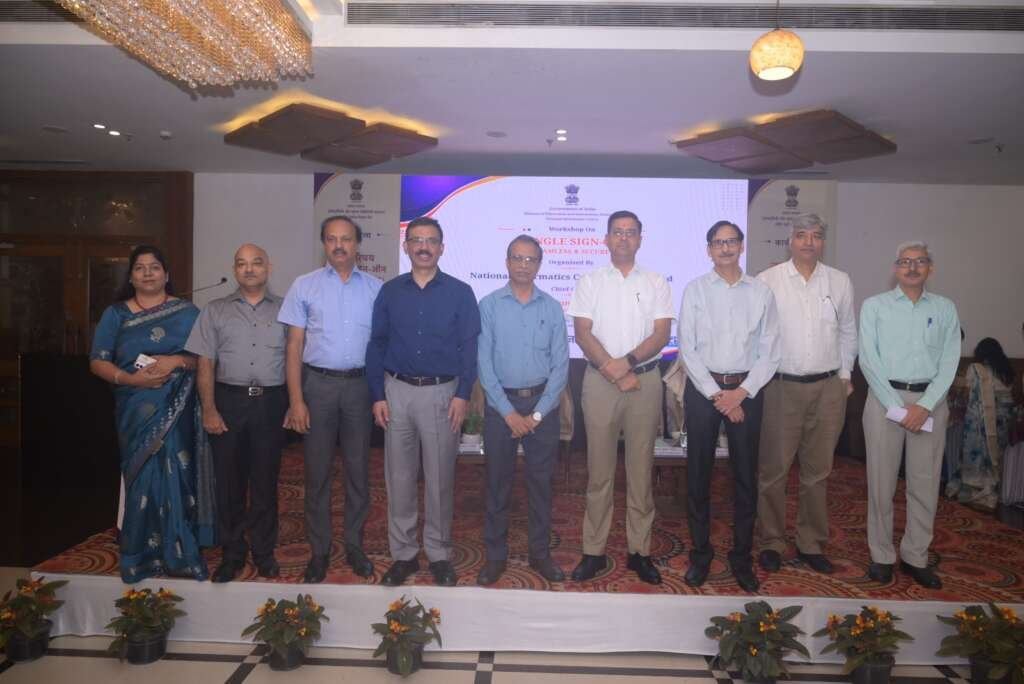 देहरादून में जन परिचय कार्यशाला के दौरान एनआईसी उत्तराखंड के अधिकारी और प्रतिभागी