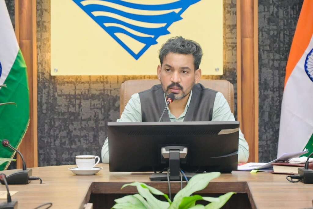 देहरादून में जिलाधिकारी डॉ. आशीष चौहान की अध्यक्षता में जिला खनन समिति की बैठक