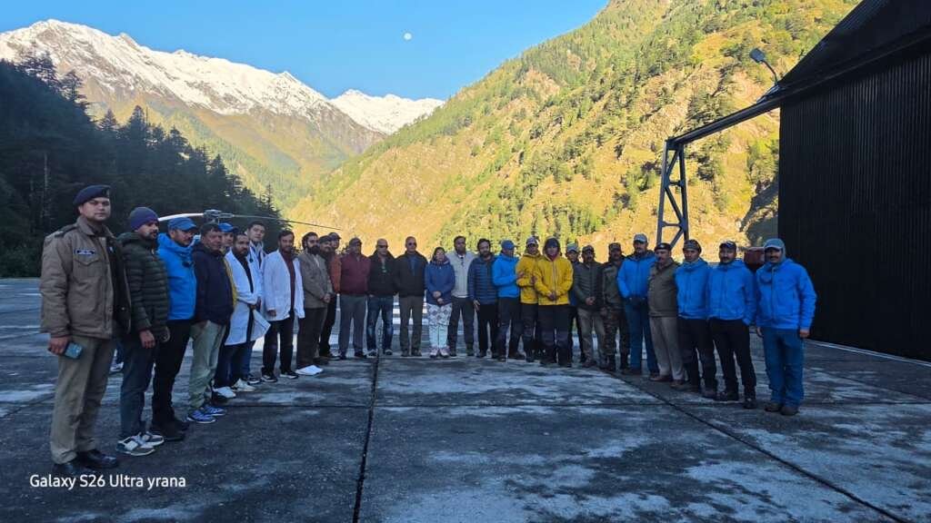 उत्तरकाशी के दुर्गम ट्रैक रूटों से 67 ट्रेकर्स का SDRF द्वारा सफल रेस्क्यू