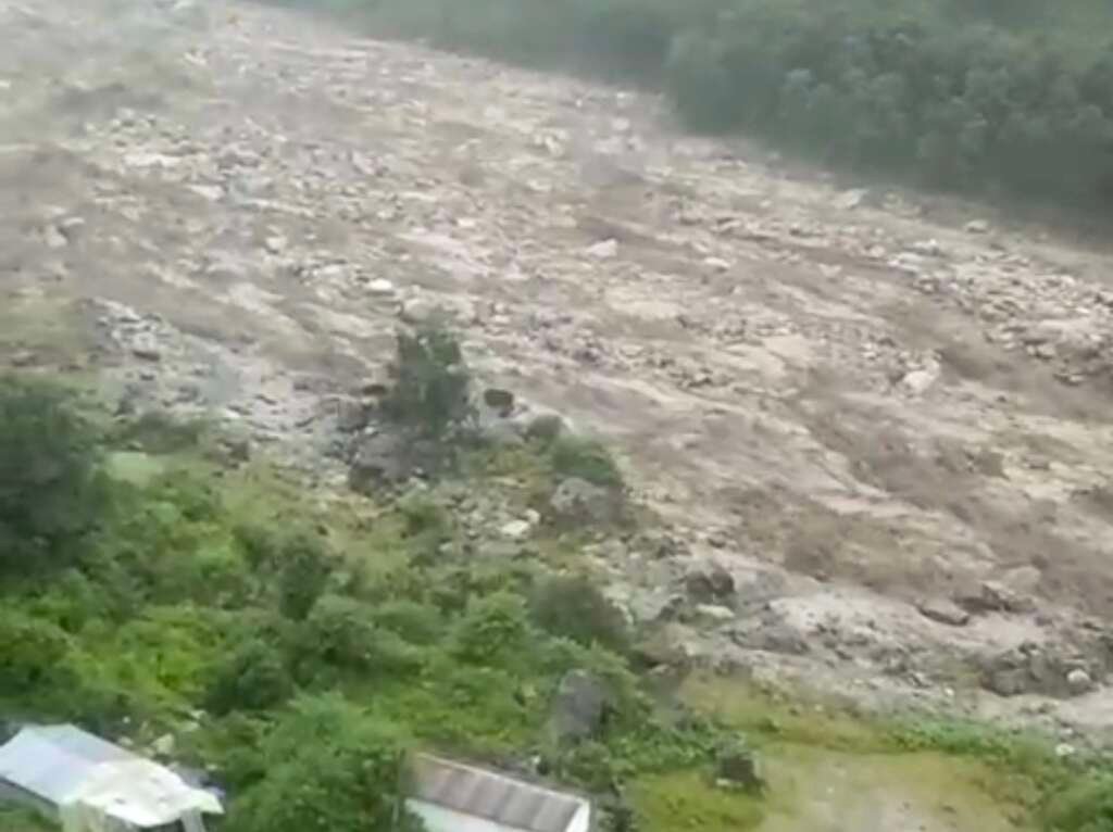 बनतोली में चट्टान टूटी, मोरखण्डा नदी का जलस्तर बढ़ा