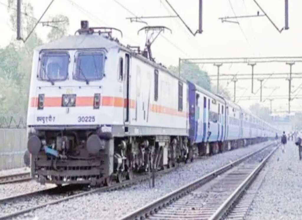 लालकुआं से चलने वाली ट्रेनों के बदले रूट की सांकेतिक तस्वीर
