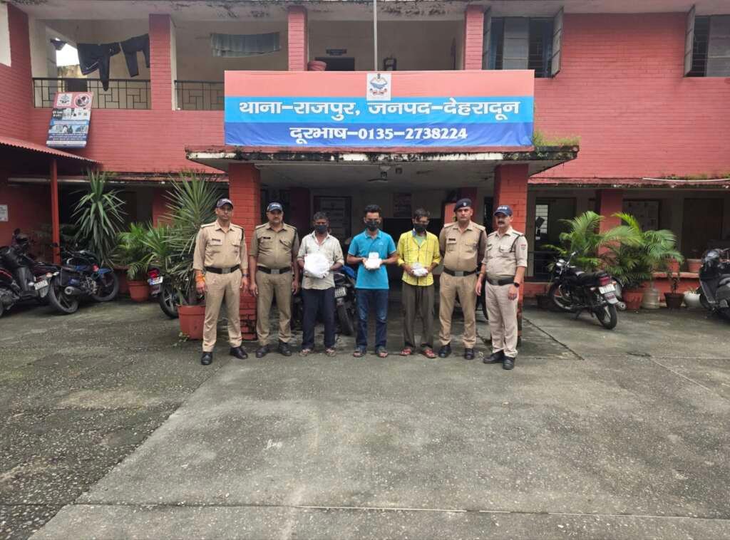 भरना देवी मंदिर में चोरी के बाद बरामद अष्टधातु की मूर्तियां और अन्य सामान