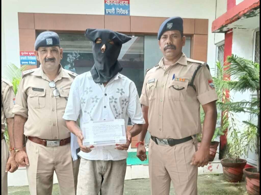 रामनगर पुलिस द्वारा अवैध तमंचे और कारतूस के साथ गिरफ्तार युवक