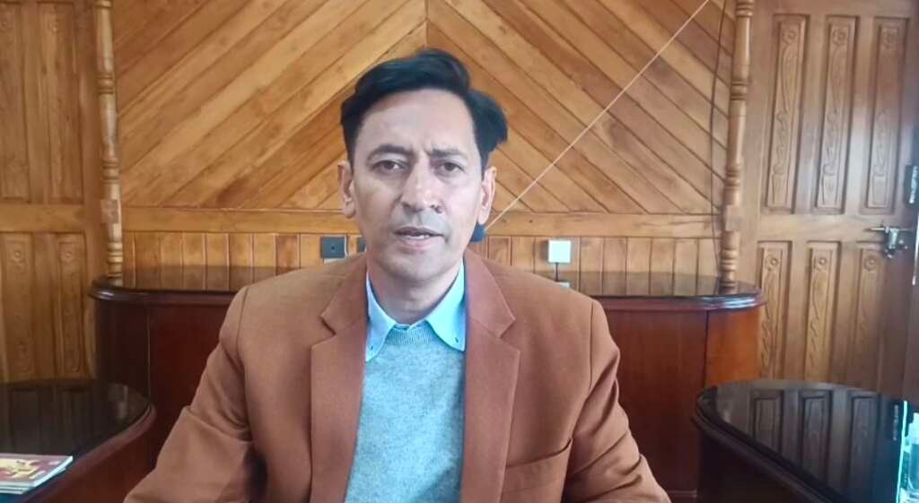 आयुक्त दीपक रावत बिजली कटौती की सूचना में प्रभावित क्षेत्रों के नाम अनिवार्य करने के निर्देश देते हुए