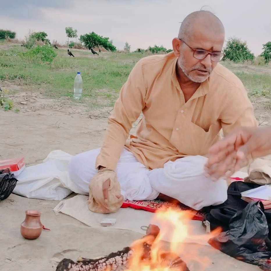 श्रावस्ती में सत्य साधक विजेंद्र पांडे गुरु जी आध्यात्मिक संदेश देते हुए