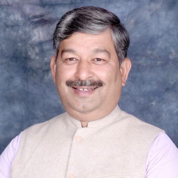 भाजपा के राज्यसभा प्रत्याशी दिनेश आर्य की फोटो
