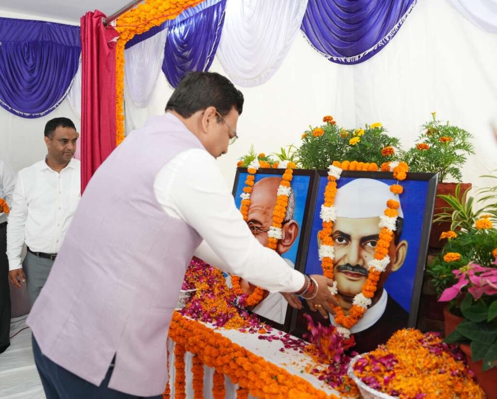 मुख्य सचिव आनंद बर्द्धन ने गांधी-शास्त्री जयंती पर श्रद्धासुमन अर्पित किए