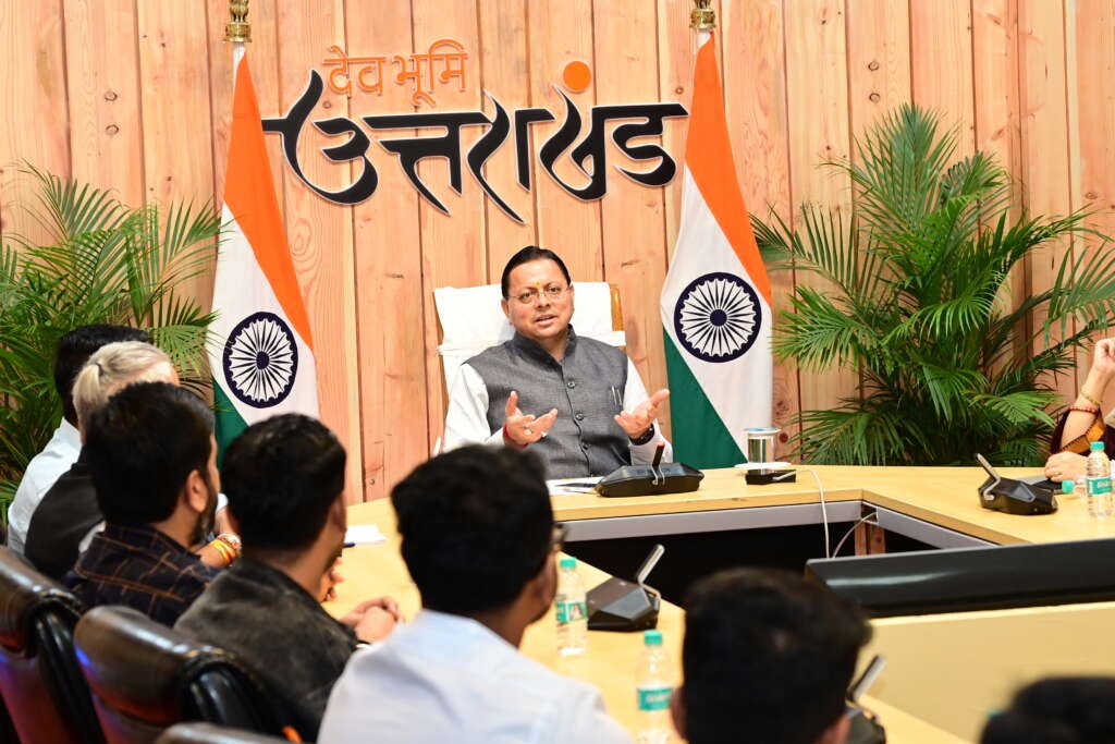 मुख्यमंत्री पुष्कर सिंह धामी के साथ हरियाणा के युवा, देहरादून।