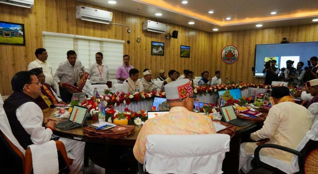 चंपावत में कैबिनेट बैठक की अध्यक्षता करते मुख्यमंत्री पुष्कर सिंह धामी