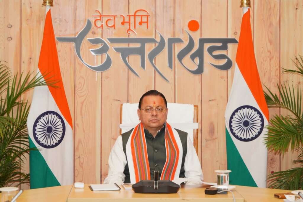 मुख्यमंत्री पुष्कर सिंह धामी संस्कृत शिक्षा विभाग की समीक्षा बैठक करते हुए
