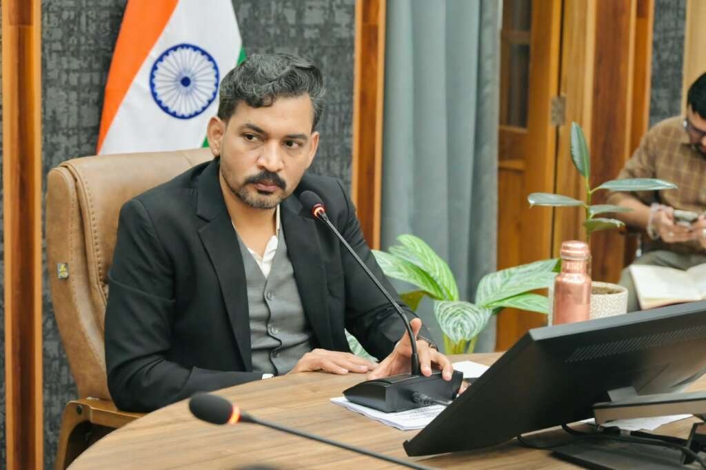 मतदाता सूची में नाम जोड़ने के लिए विशेष अभियान और घर-घर सत्यापन