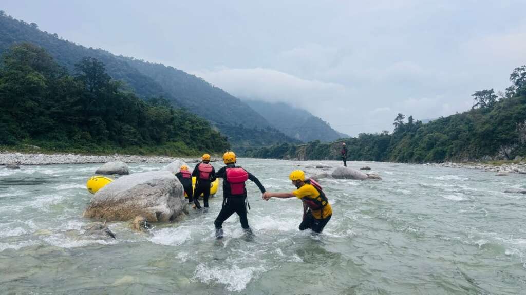Nainital Betalghat Kosi River SDRF team conducting search operation for missing teenager
