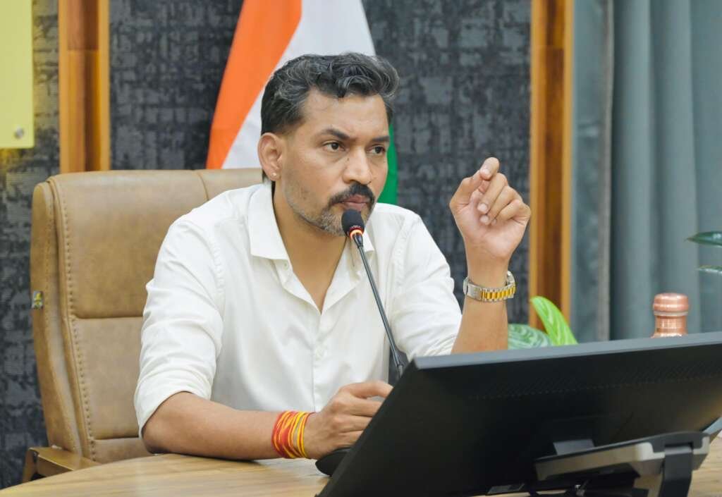 देहरादून में कम मतदान वाले बूथों पर मतदान प्रतिशत बढ़ाने के लिए स्वीप मतदाता जागरूकता अभियान।