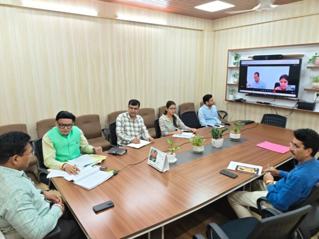 नरेंद्र नगर में मोटरनाला और पुलिस थाने के समीप प्रस्तावित पार्किंग निर्माण परियोजना।