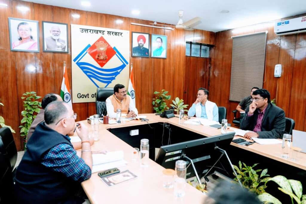 उत्तराखंड के मुख्य सचिव आनन्द बर्द्धन की अध्यक्षता में सचिवालय में व्यय वित्त समिति की बैठक, डिग्री कॉलेजों में निर्माण कार्यों और कंप्यूटर आधारित परीक्षा केंद्रों पर चर्चा।