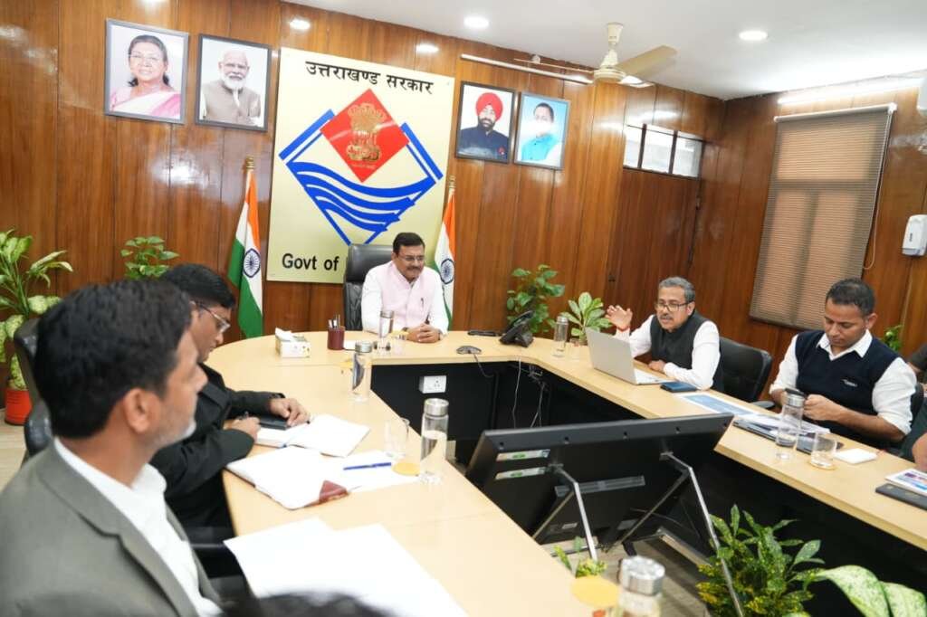 देहरादून सचिवालय में मुख्य सचिव आनन्द बर्द्धन की अध्यक्षता में स्किल डेवलपमेंट प्लान को लेकर आयोजित बैठक