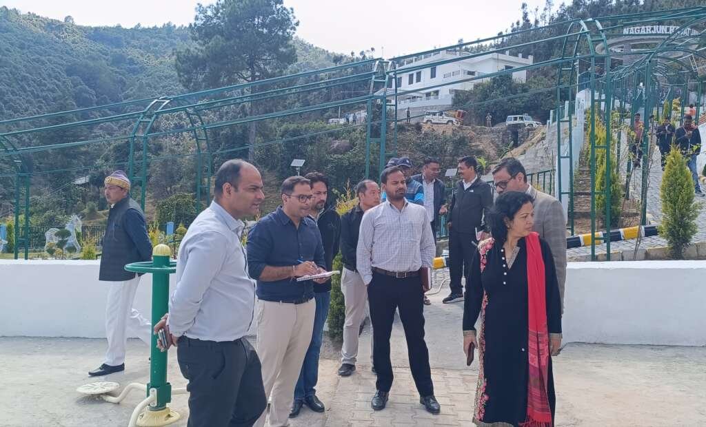 चंपावत में मुख्यमंत्री पुष्कर सिंह धामी के प्रस्तावित दौरे की तैयारियों का निरीक्षण करते जिलाधिकारी मनीष कुमार