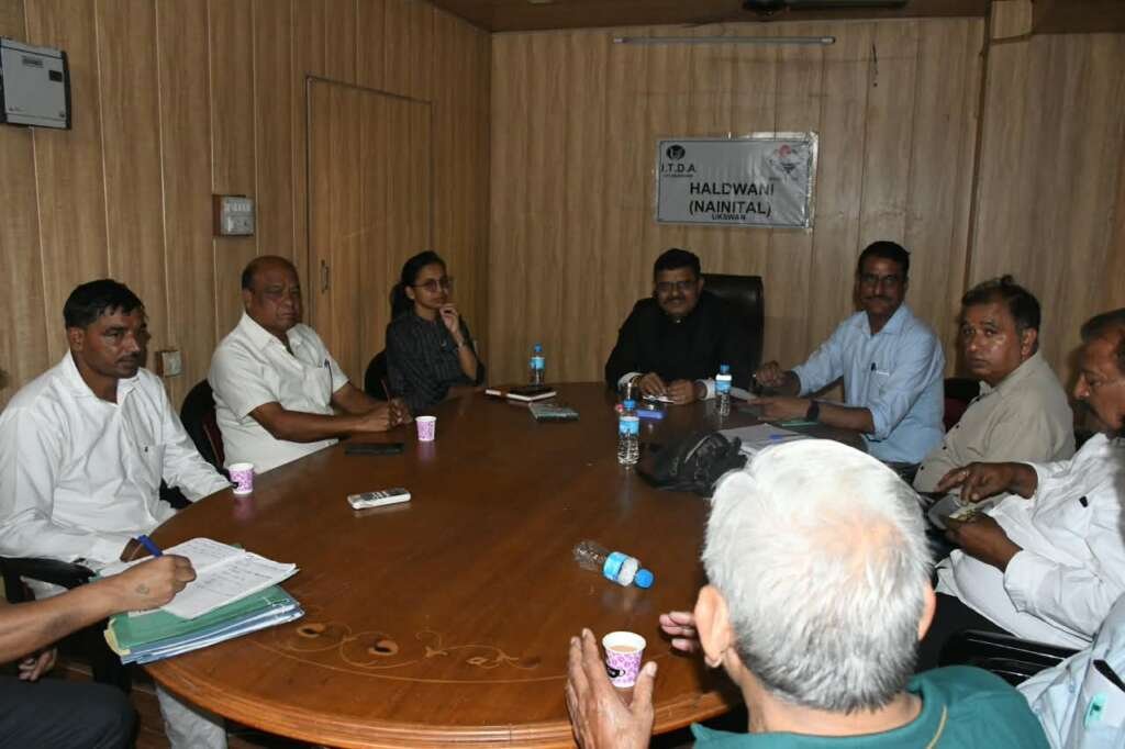 हल्द्वानी में विधानसभा चुनाव 2027 की तैयारियों के तहत EVM-VVPAT की प्रथम स्तरीय जांच को लेकर राजनीतिक दलों के प्रतिनिधियों के साथ बैठक