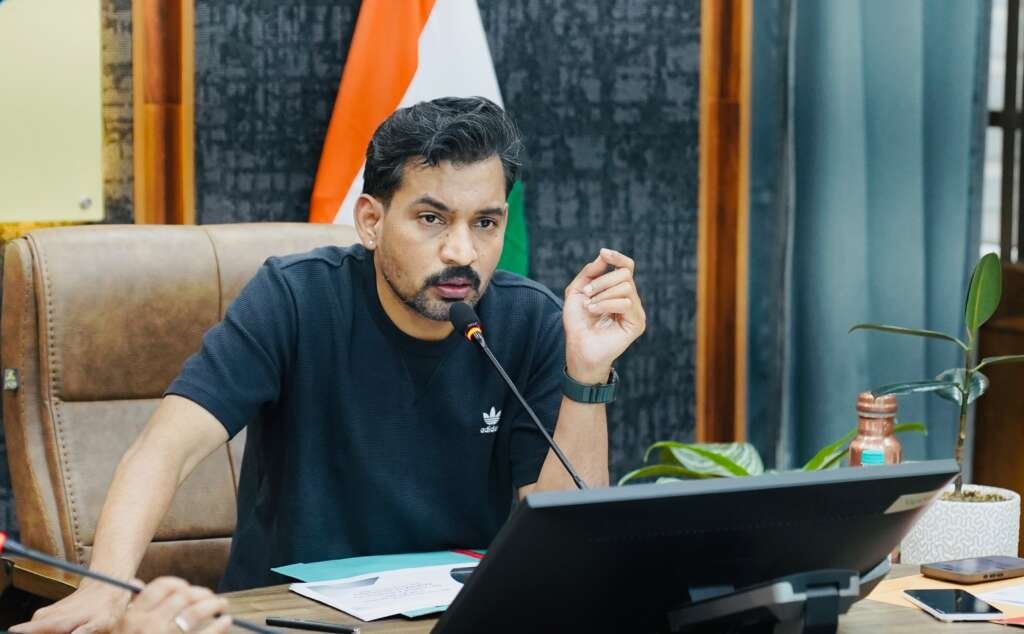 देहरादून में विधानसभा चुनाव 2027 की तैयारियों को लेकर जिला प्रशासन की बैठक