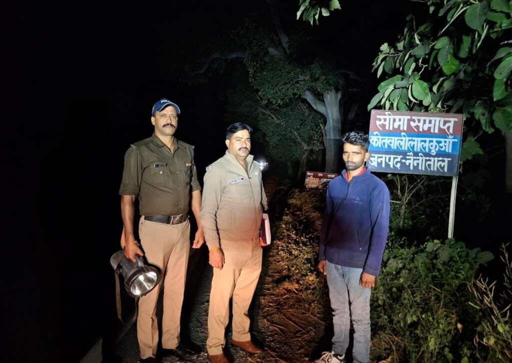 गुंडा एक्ट के तहत जिला बदर की कार्रवाई करती नैनीताल पुलिस