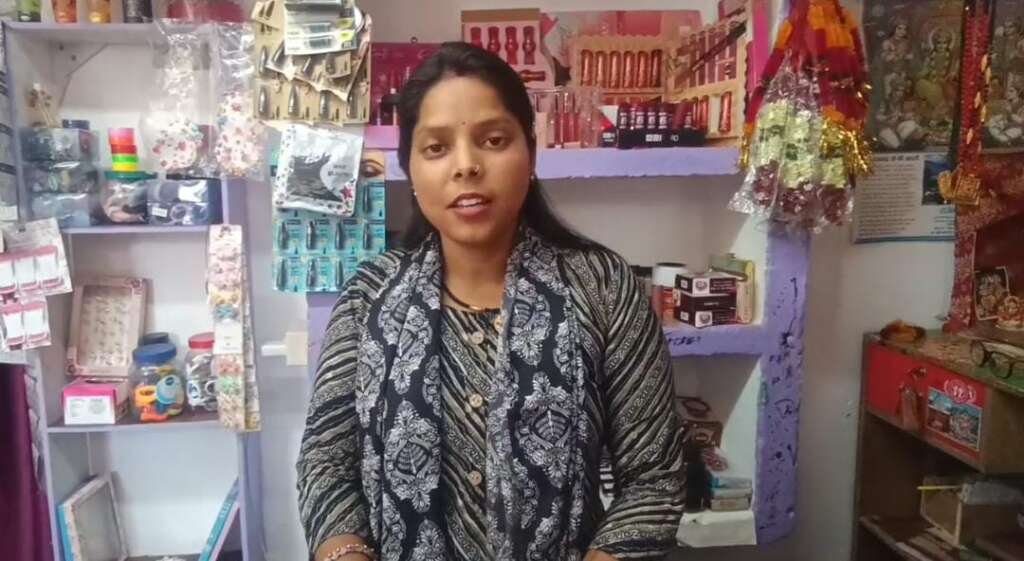 चंपावत की पूजा रानी सिलाई मशीन से स्वरोजगार कर बनीं आत्मनिर्भर
