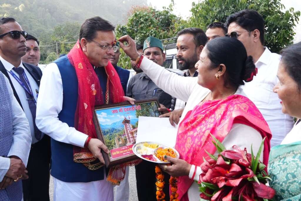 विधानसभा सत्र में शामिल होने के लिए भराड़ीसैंण गैरसैंण पहुंचे मुख्यमंत्री पुष्कर सिंह धामी का गौचर और कर्णप्रयाग में स्वागत