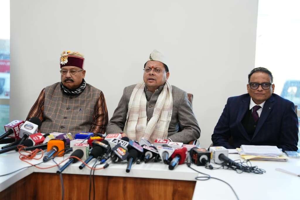 गैरसैंण भराड़ीसैंण में अनुपूरक बजट और विकास योजनाओं पर जानकारी देते मुख्यमंत्री पुष्कर सिंह धामी