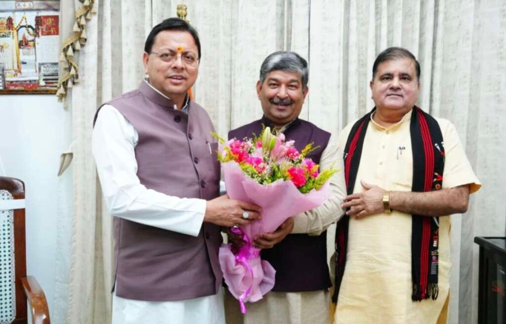 उत्तराखंड के मुख्यमंत्री पुष्कर सिंह धामी से नवनिर्वाचित राज्यसभा सांसद दिनेश आर्य की शिष्टाचार भेंट।
