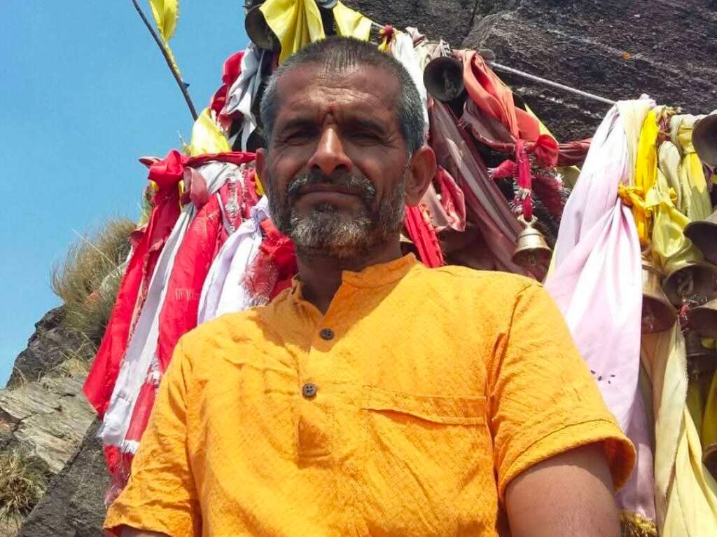 सत्य साधक श्री विजेंद्र पांडे गुरु जी का शारदीय नवरात्रि शुभकामना संदेश और मां पीतांबरा माई।