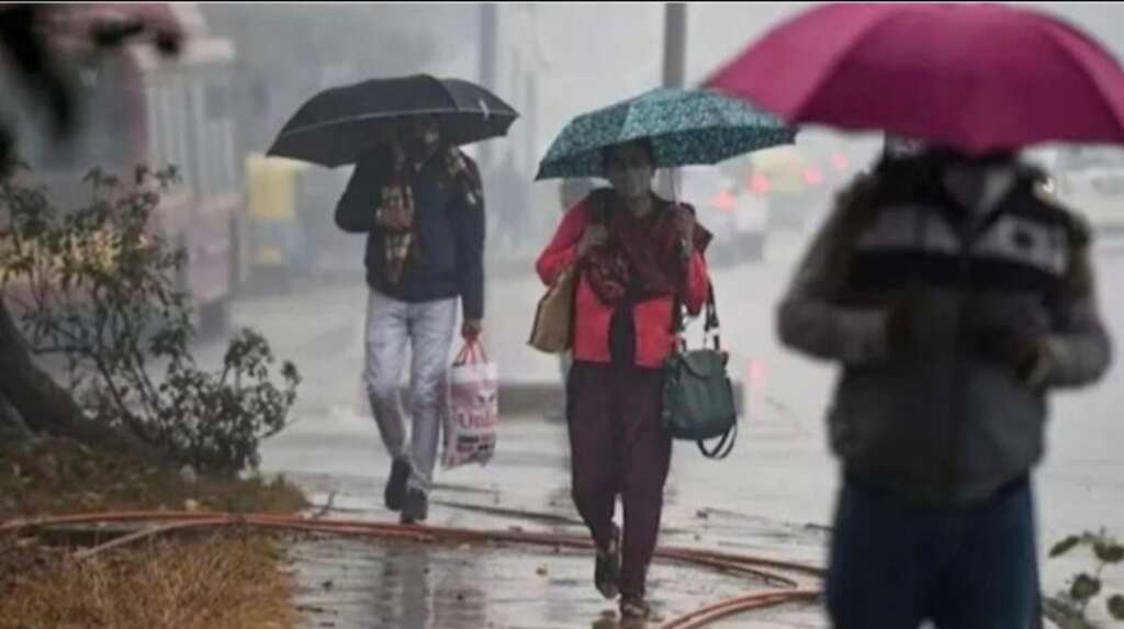 उत्तराखंड में बारिश से गिरते तापमान और मौसम विभाग के येलो अलर्ट का प्रतीकात्मक दृश्य