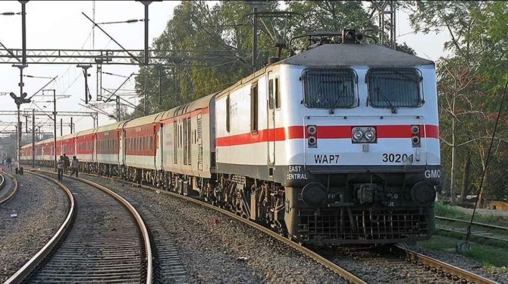 haldwani-train-cancellation-fog-winter-2026.jpg