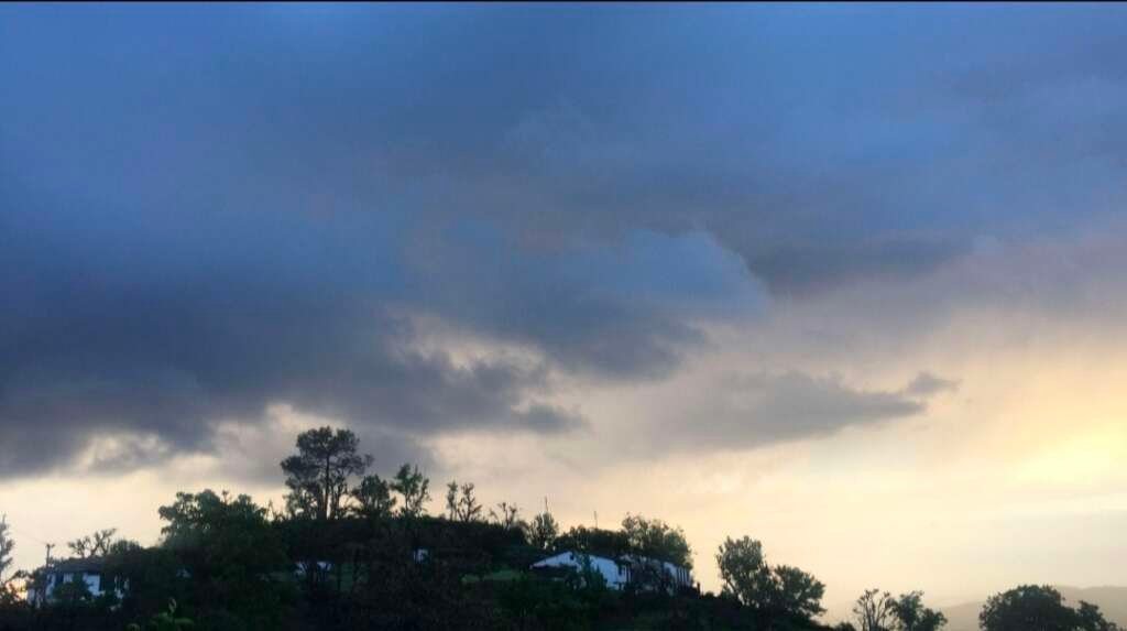 Uttarakhand Weather: वीकेंड पर बदला रहेगा मौसम, सात जिलों में बारिश-बर्फबारी के आसार